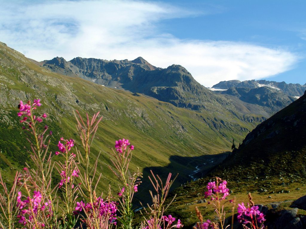 chain-of-mountains-jpg-windowscenter-nl